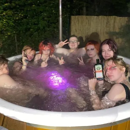 Wypoczynkowy Caloroczny U Agi Z Balia Z Jacuzzi I Sauna 펜션