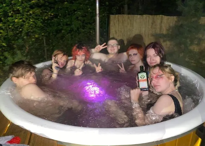 Wypoczynkowy Caloroczny U Agi Z Balia Z Jacuzzi I Sauna Ferienhaus